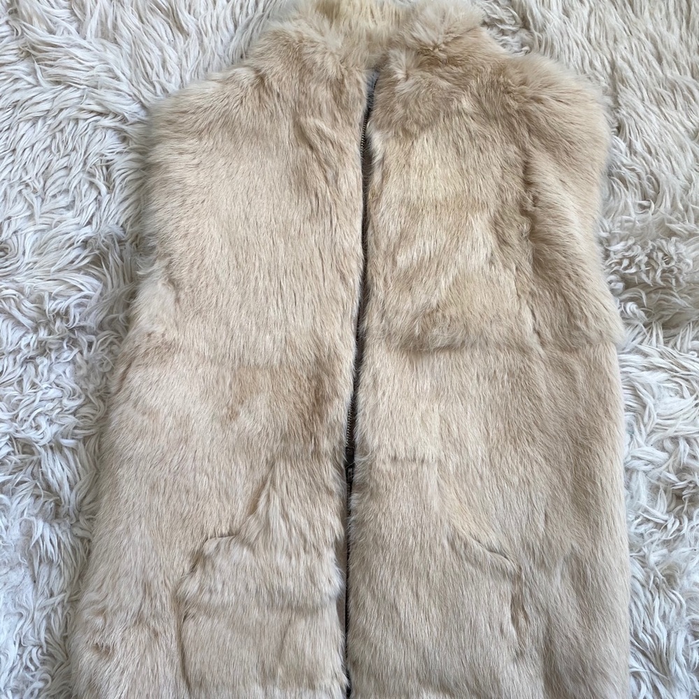 White House black market Tan fur vest - Picture 3 of 6